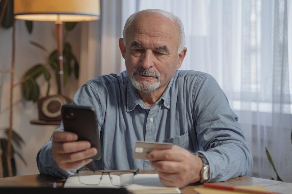 Top Low-Fee Banks for Seniors Across the USA Today