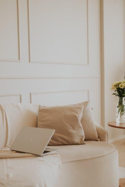 Creating a Minimalist Menu Bar for a Clutter-Free Workspace