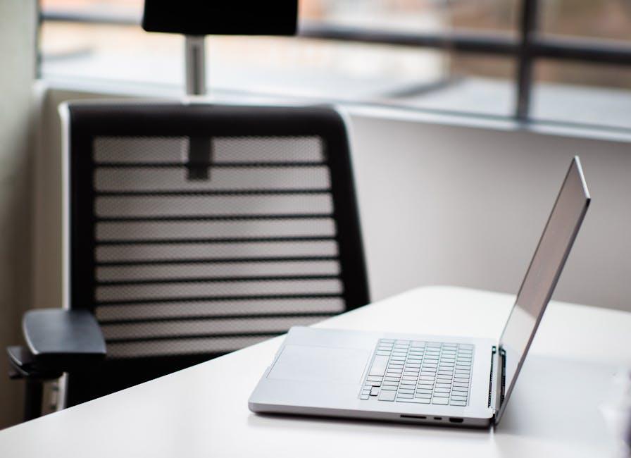 Enhancing Productivity Through Versatile Screen Real Estate